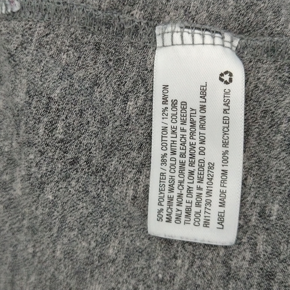 🍓 3/$30 Liz Lange Maternity Gray V-Neck T-Shirt - Picture 6 of 6